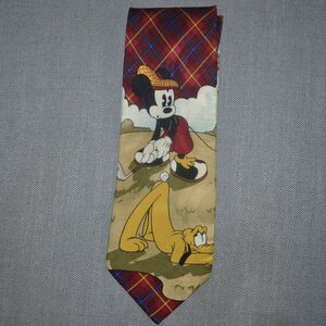 The Disney Store Mickey Mouse Pluto Dog Golf Golfing Print 100% Silk Tie